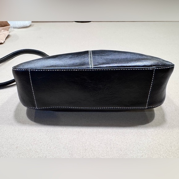 Etienne Aigner Black Shoulder Bag with Structured Design - Picture 5 of 11